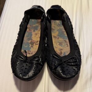 Vionic Black Textured Ballet Flats